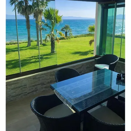 Beachfront Duplex 3-br In Pelitkoey, Access Villa