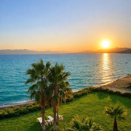 Beachfront Duplex 3-br In Pelitkoey, Access Villa
