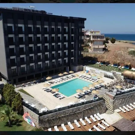 Beachfront Duplex 3-br In Pelitkoey, Access