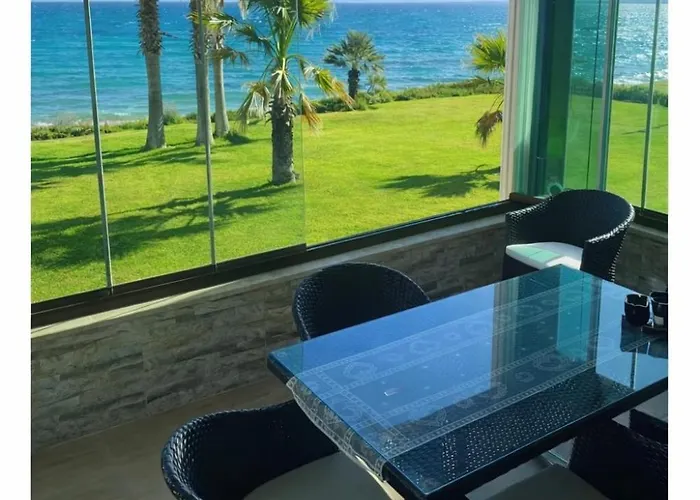 Beachfront Duplex 3-br In Pelitkoey, Access 别墅