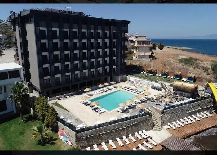 Beachfront Duplex 3-br In Pelitkoey, Access