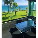 Beachfront Duplex 3-br In Pelitkoey, Access Vila