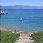 Vila Beachfront Duplex 3-br In Pelitkoey, Access