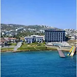 Vila Beachfront Duplex 3-br In Pelitkoey, Access Ören