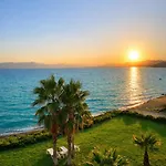 Beachfront Duplex 3-br In Pelitkoey, Access Vila