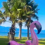 Vila Beachfront Duplex 3-br In Pelitkoey, Access