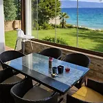 Beachfront Duplex 3-br In Pelitkoey, Access Vila