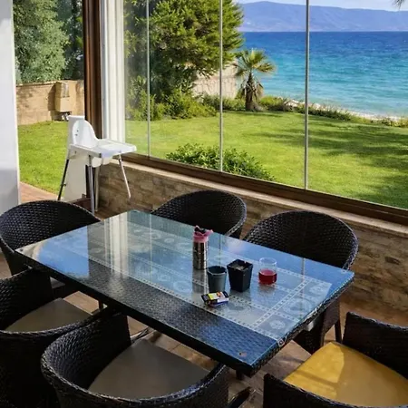 Beachfront Duplex 3-br In Pelitkoey, Access Willa